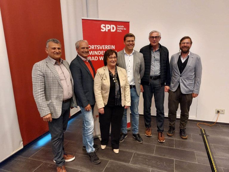 Michael Schindler mit Stadtratsfraktion und Ortsvorsitzender